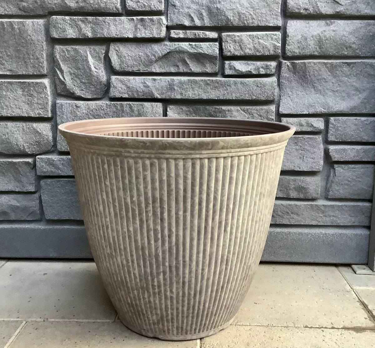 19-neveah-round-faux-sandstone 19" Neveah Round- Faux Sandstone