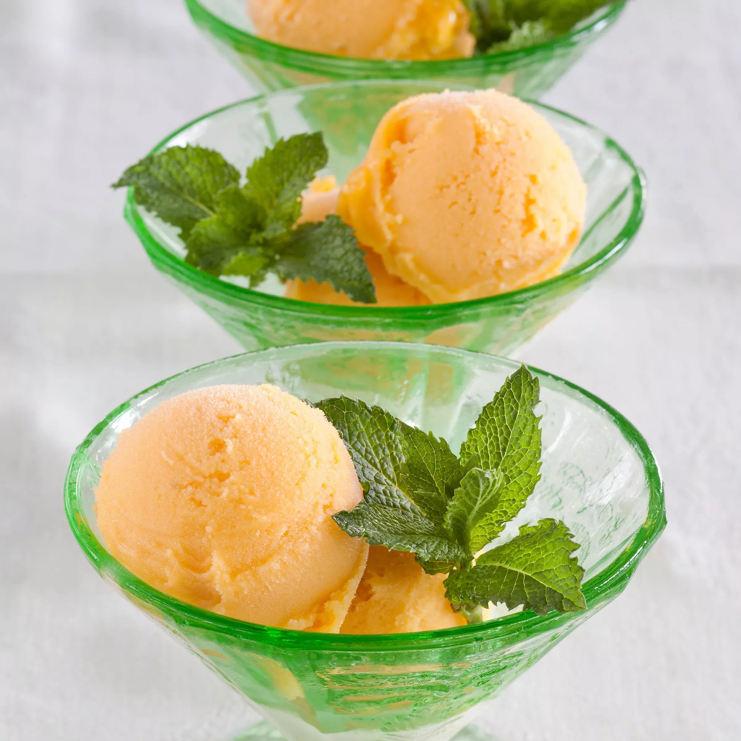 2.32 qt. Sweet Mint