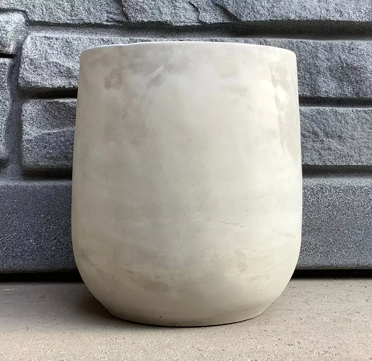 8" Yuma Cement Pot