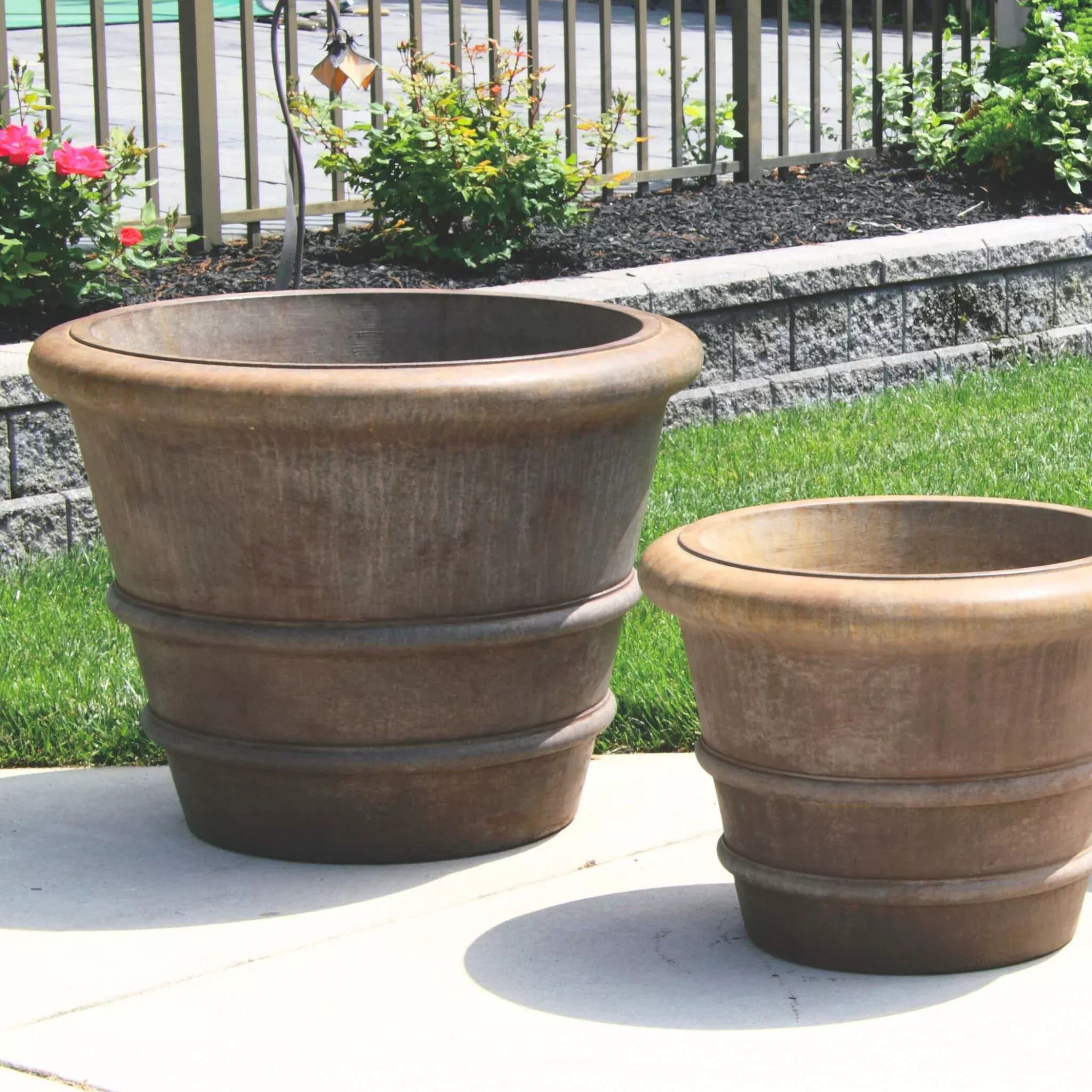 Cambridge Round Concrete Planters - Massarellis
