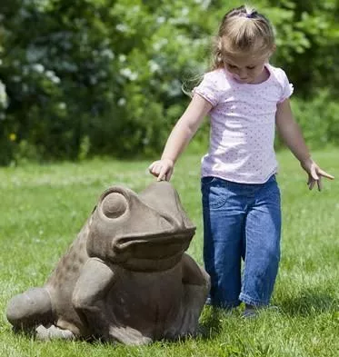 campania-giant-garden-frog Campania Giant Garden Frog