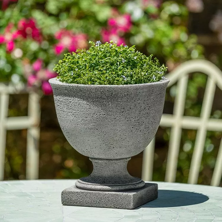 Campania Hempstead Urn