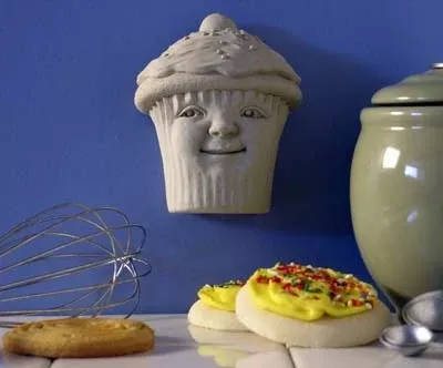 Carruth Studio Cupcake Plaque