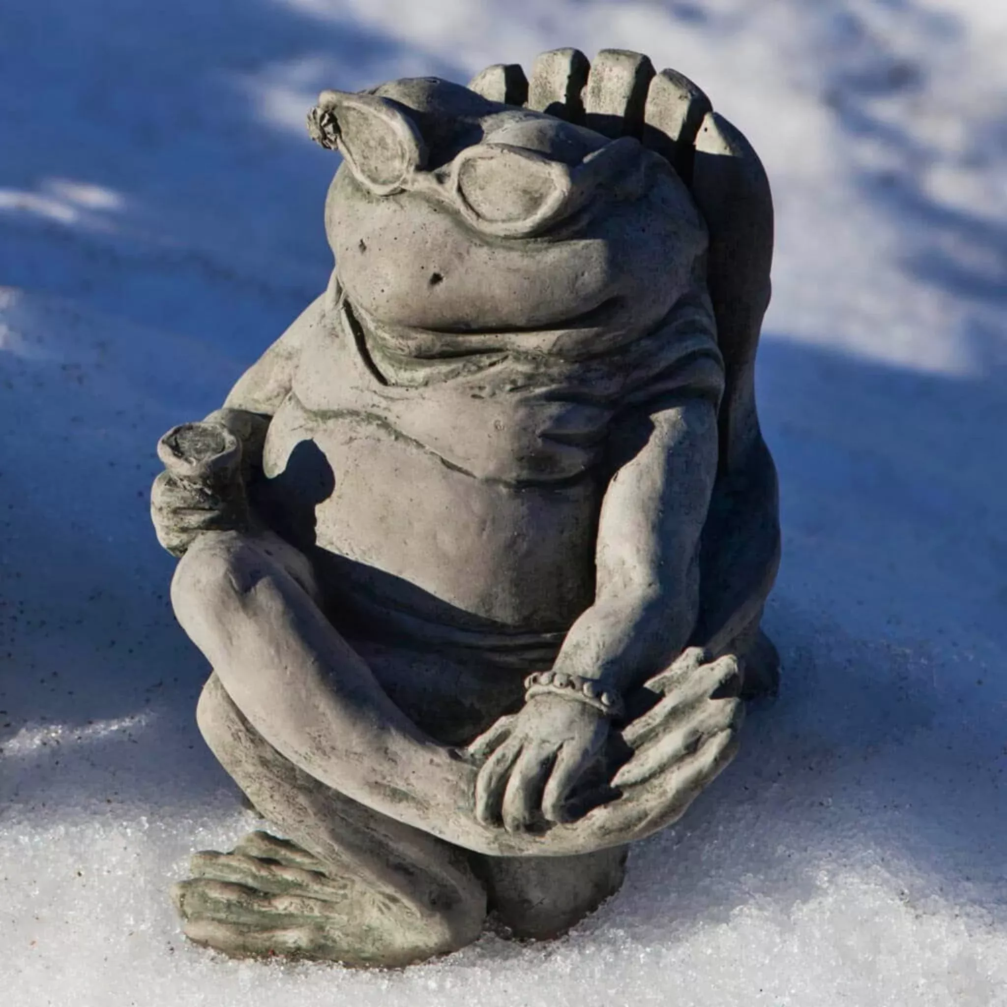doris-on-beach-concrete-frog-statue-campania-a571 Doris on the Beach Concrete Frog Statue - Campania #A571