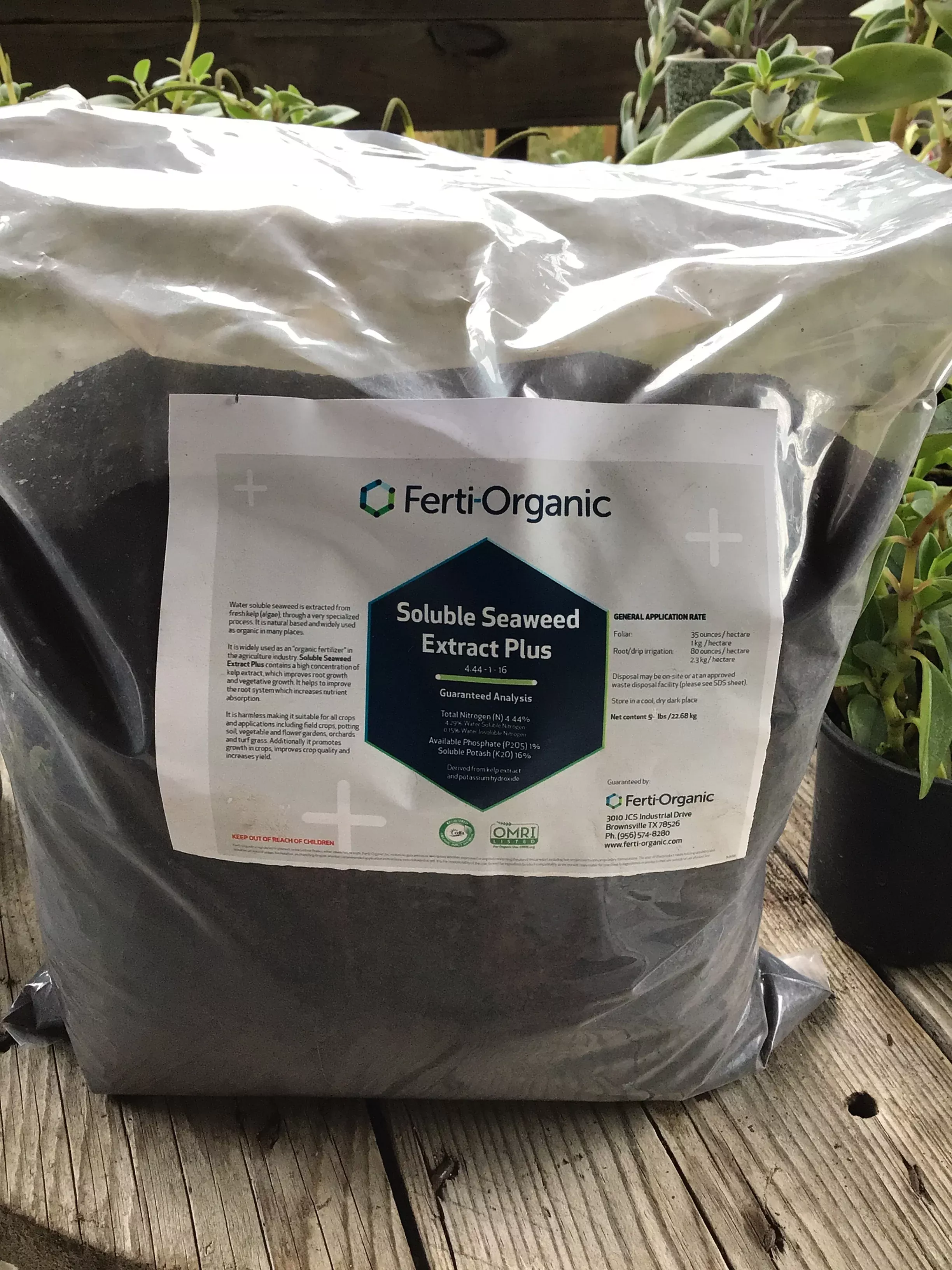 Ferti-organic soluble seaweed extract plus