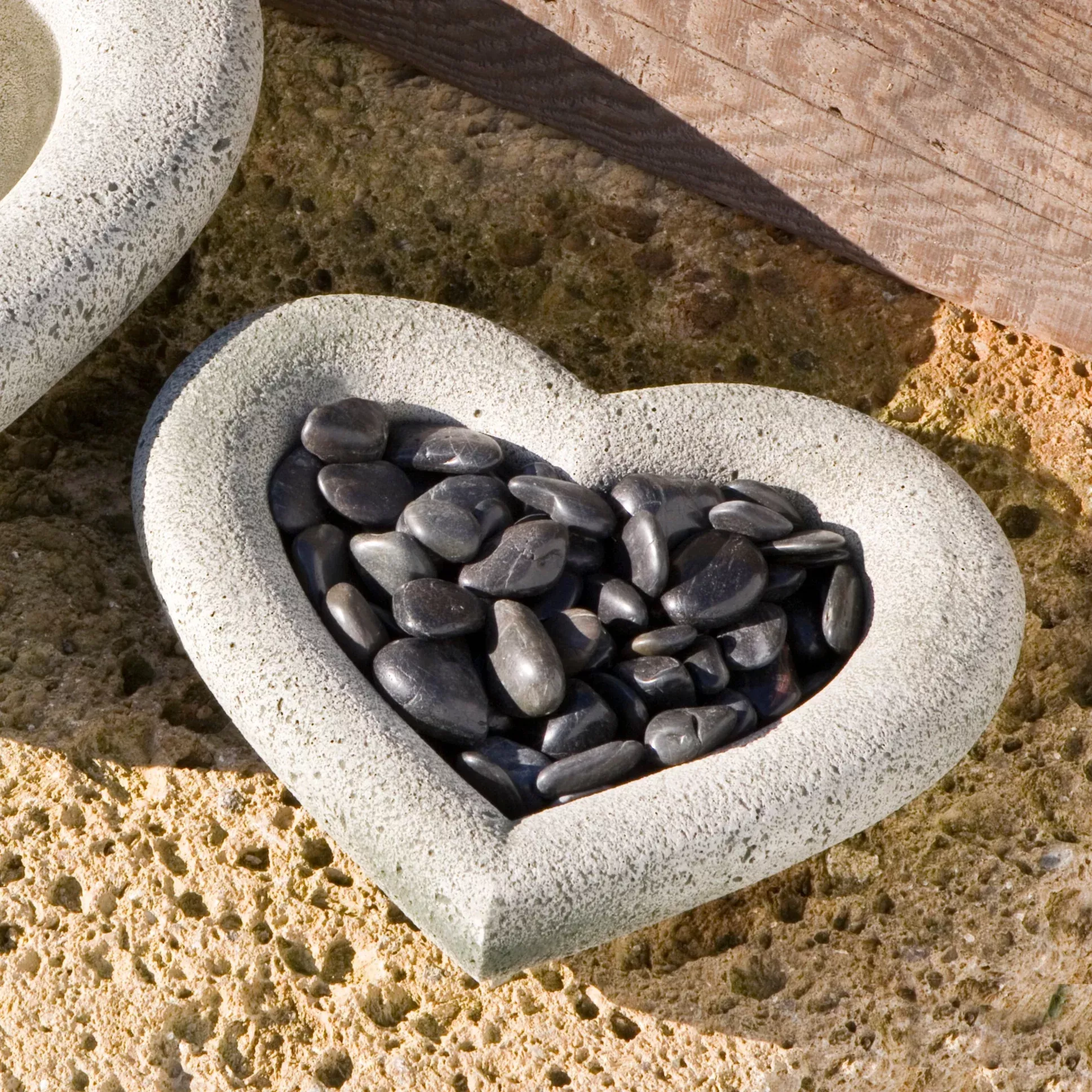 heart-shell-small-birdbath-by-campania-international Heart Shell Small Birdbath by Campania International