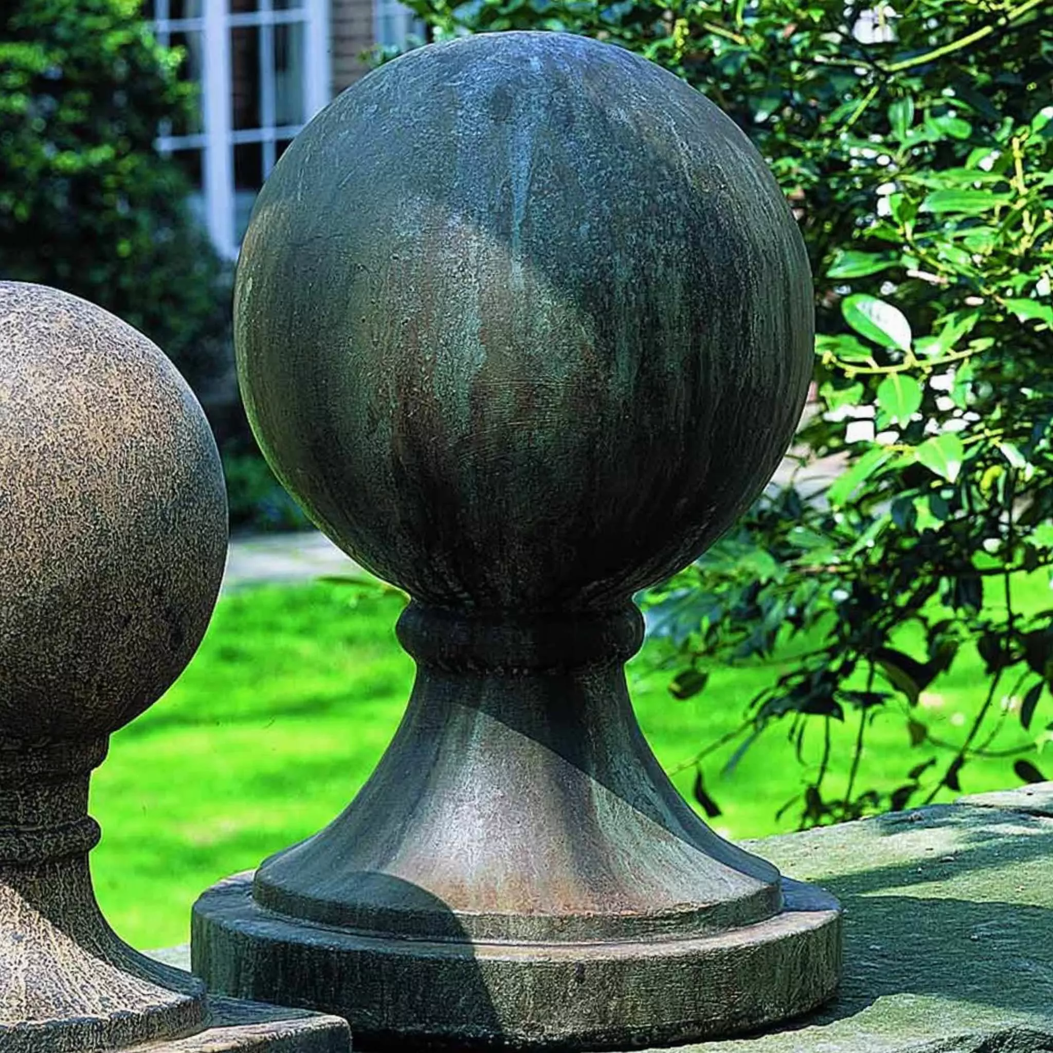 Large Sphere Concrete Garden Statue - Campania #S204