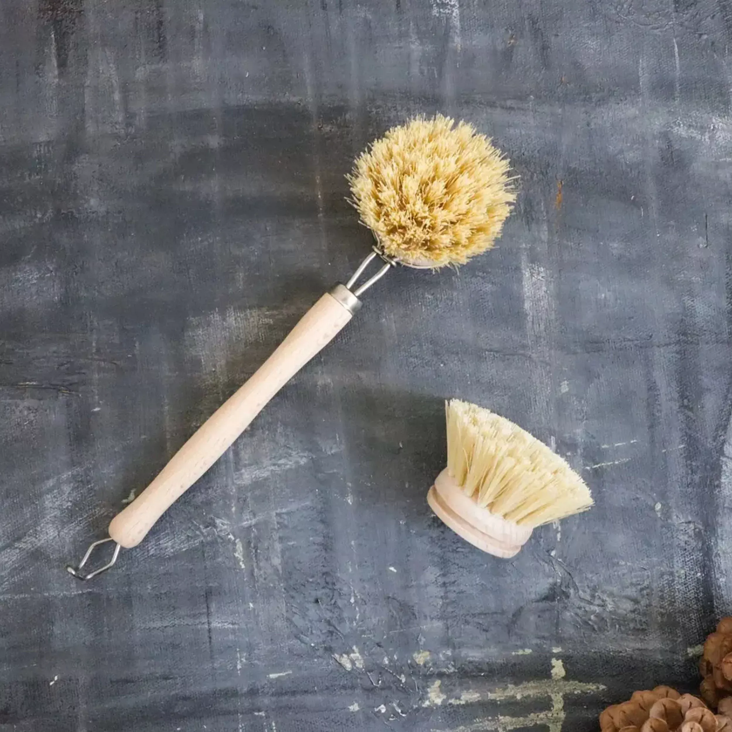 Natural Sisal Dish Brush – Bamboo Handle