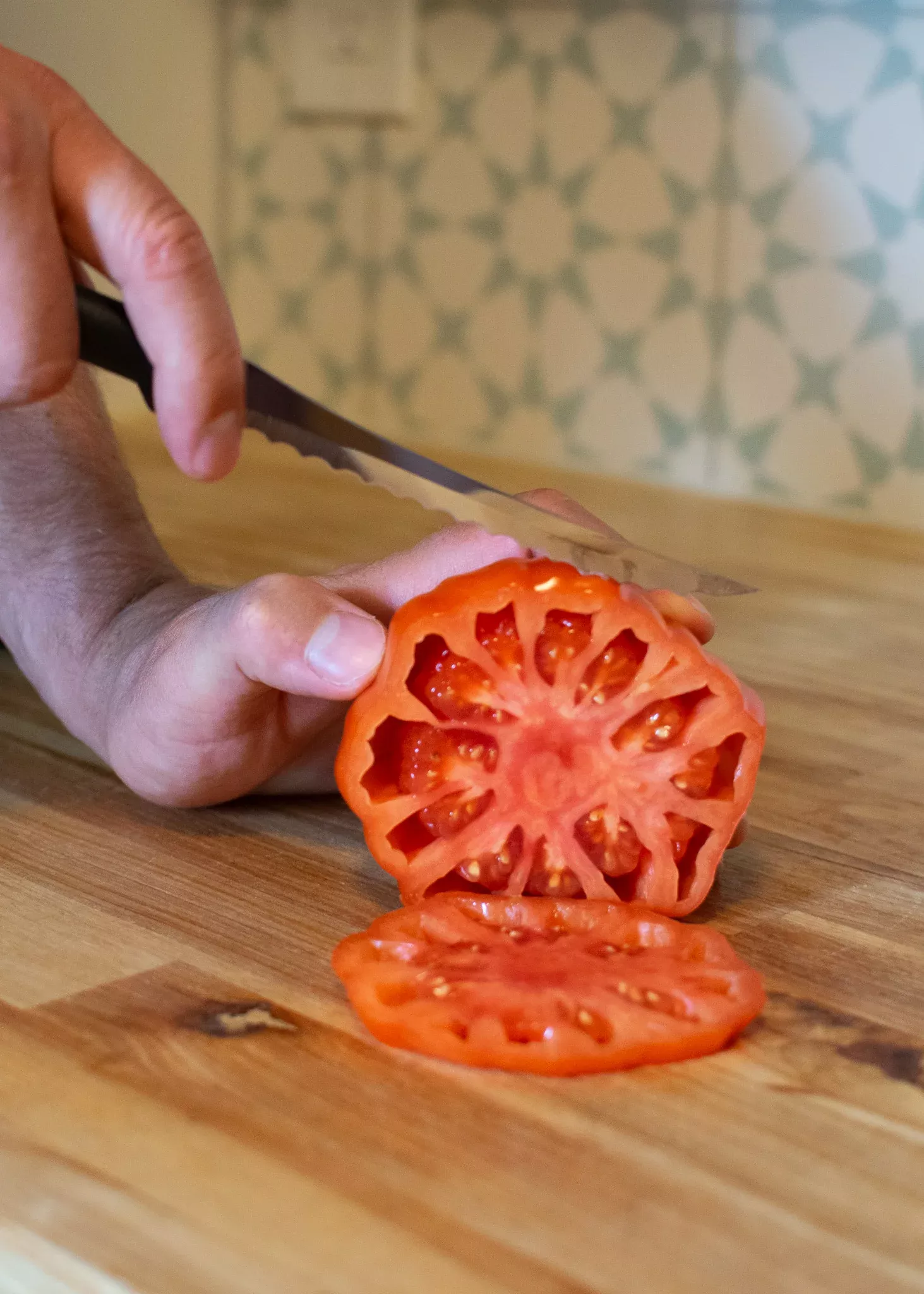 perfect-tomato-slicing-knife The Perfect Tomato Slicing Knife