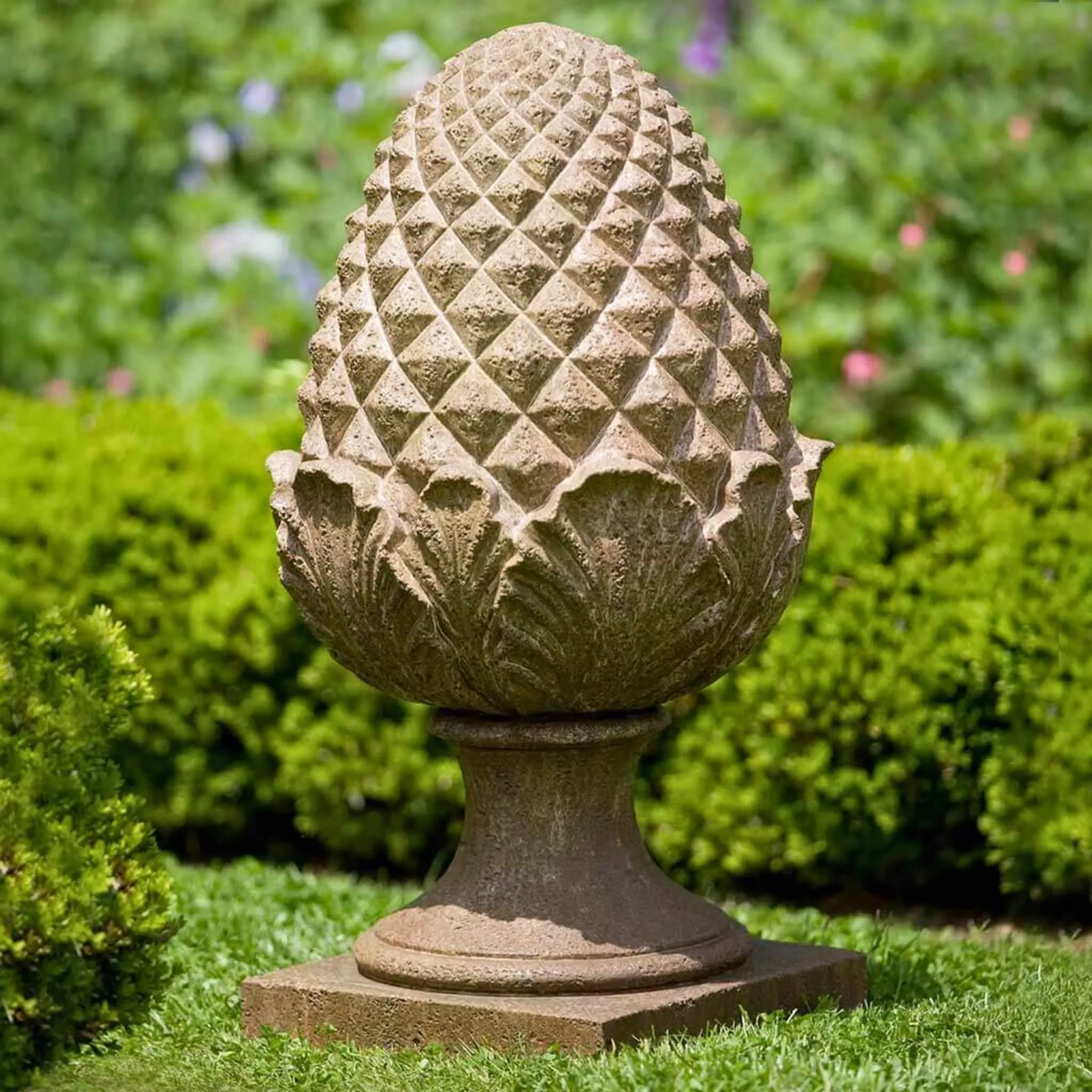 Williamsburg Grand Pine Cone Concrete Finial Statue - Campania #S303