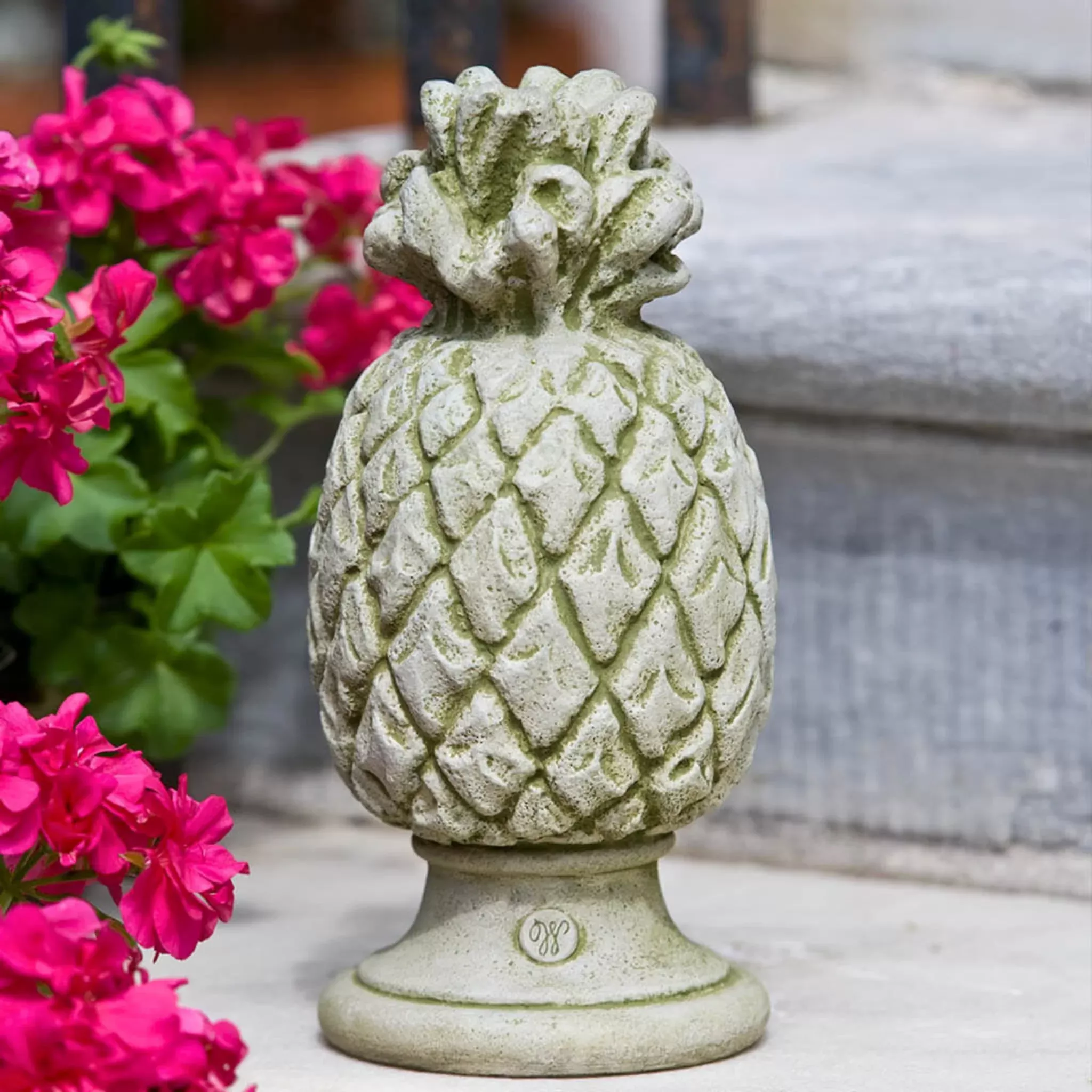 williamsburg-pineapple-concrete-finial-statue-campania-s314 Williamsburg Pineapple Concrete Finial Statue - Campania #S314