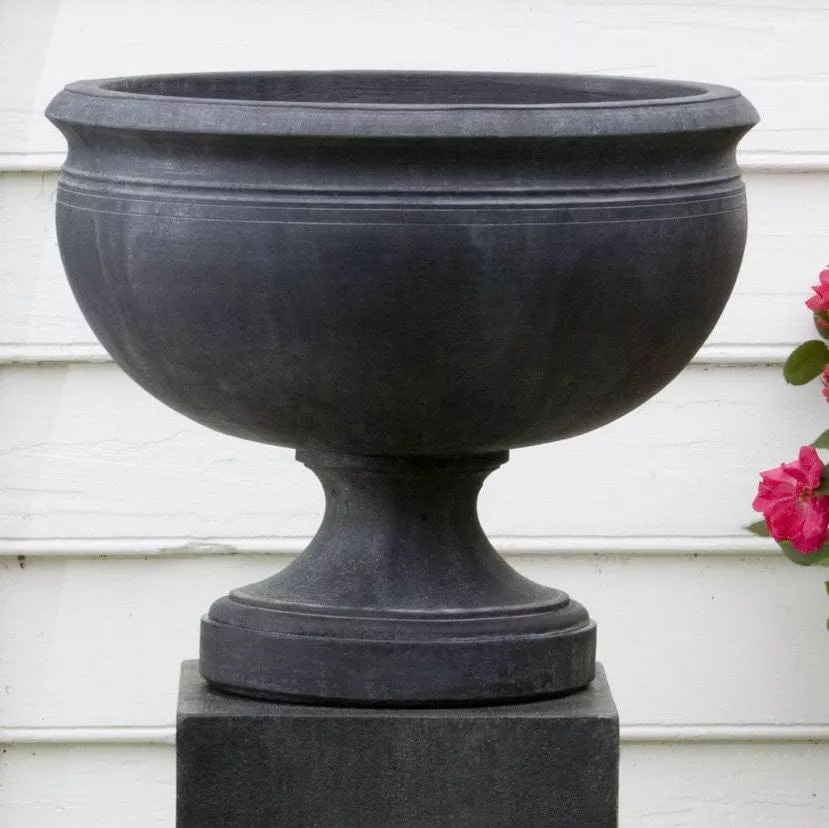 Williamsburg Plantation Urn Garden Planter